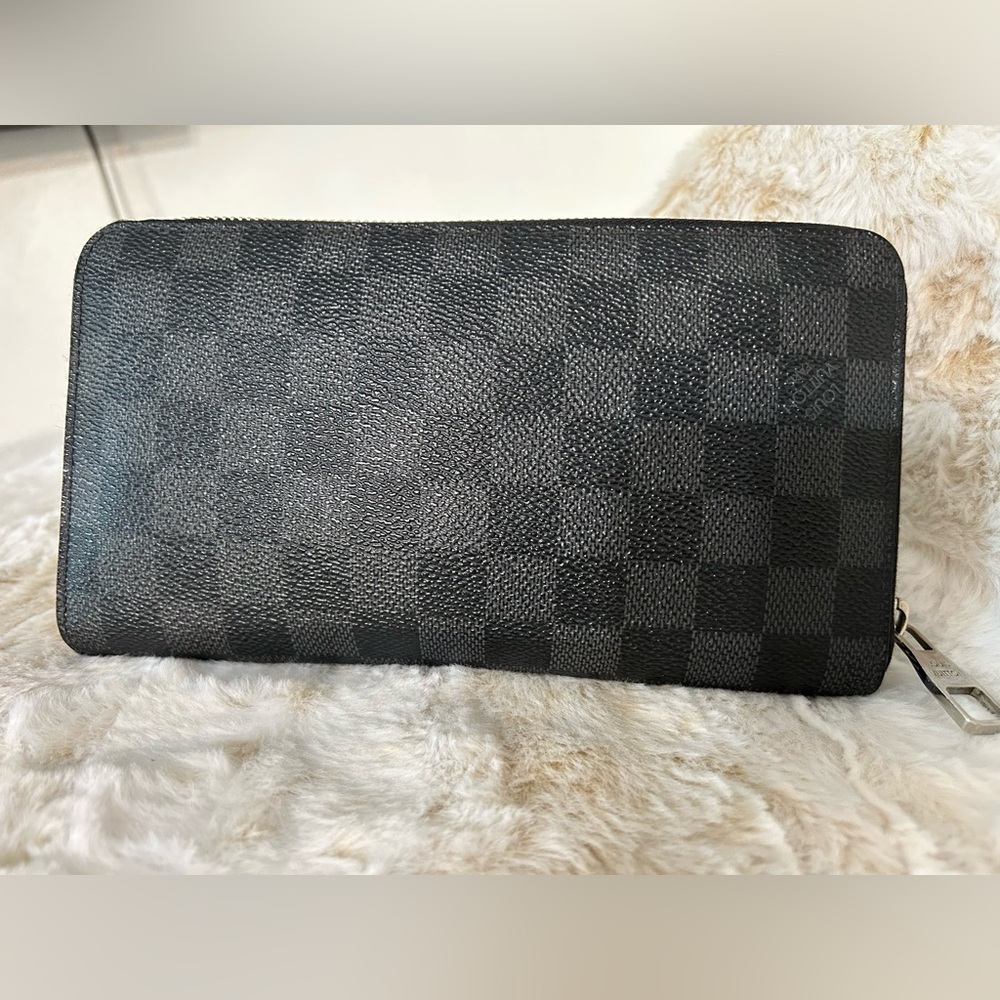 🖤🩶 Authentic EUC Louis Vuitton Damier Graphite Zippy Organizer. 🩶🖤